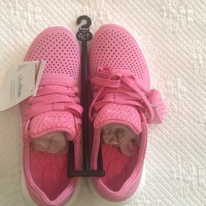 Crocs LiteRider in hot pink!